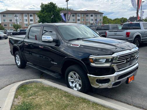 Diamond Black Crystal Pearlcoat 2019 RAM 1500 Laramie