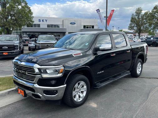 Diamond Black Crystal Pearlcoat 2019 RAM 1500 Laramie