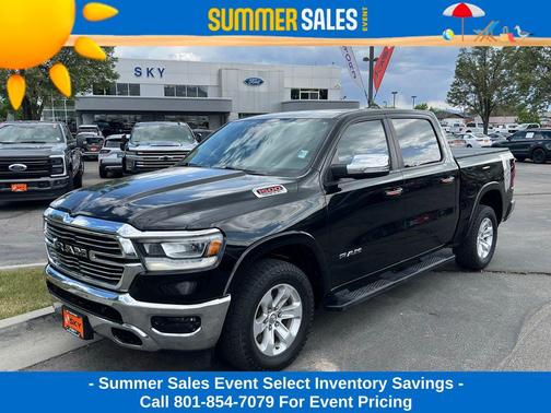 Diamond Black Crystal Pearlcoat 2019 RAM 1500 Laramie