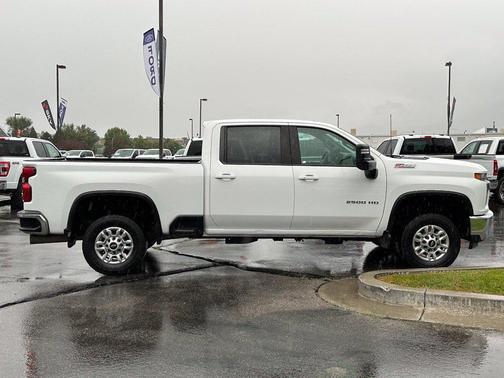 Summit White 2023 Chevrolet Silverado 2500 LT