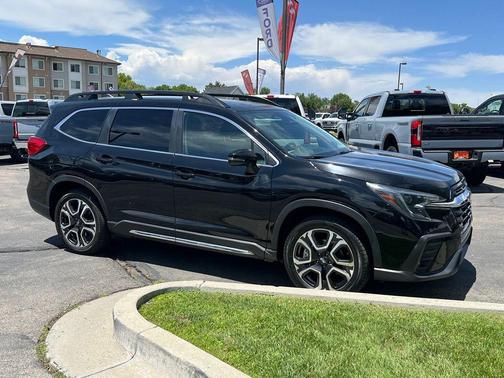 Crystal Black Silica 2023 Subaru Ascent Limited 7-Passenger