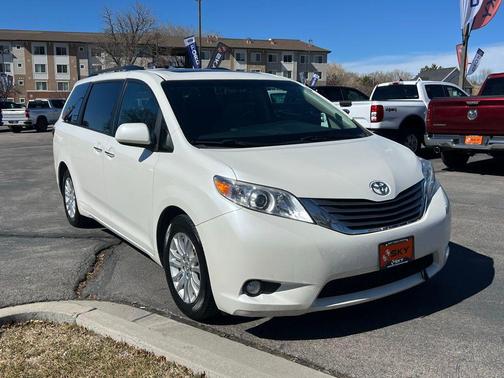 2017 Toyota Sienna XLE