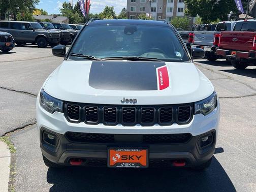 Bright White Clearcoat 2025 Jeep Compass Trailhawk