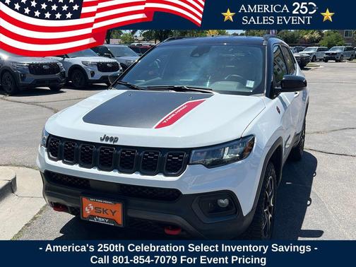 Bright White Clearcoat 2025 Jeep Compass Trailhawk