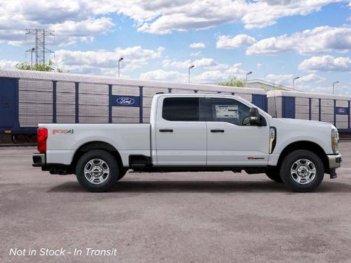 Oxford White 2027 Ford F-250 XLT