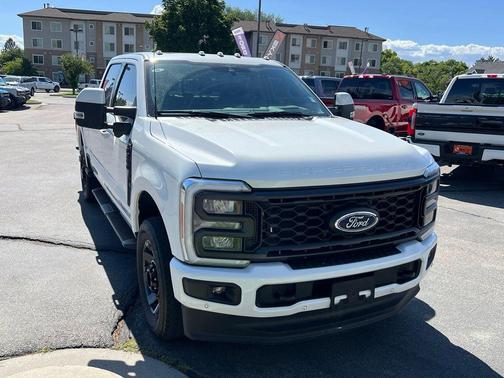White Metallic 2023 Ford F-250 Lariat