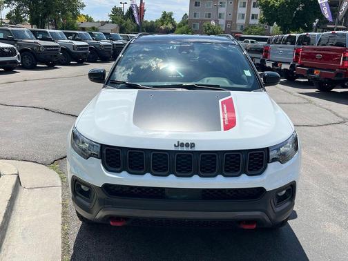 Bright White Clearcoat 2025 Jeep Compass Trailhawk