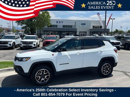 Bright White Clearcoat 2025 Jeep Compass Trailhawk