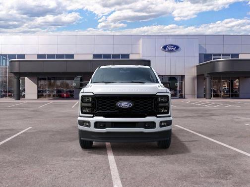 Oxford White 2027 Ford F-250 Lariat
