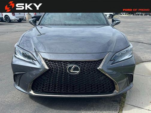 2023 Lexus ES 300h F SPORT Handling
