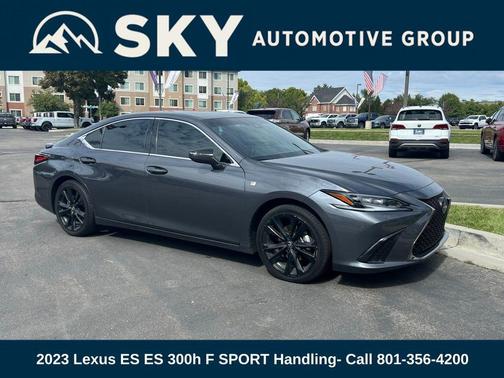 2023 Lexus ES 300h F SPORT Handling