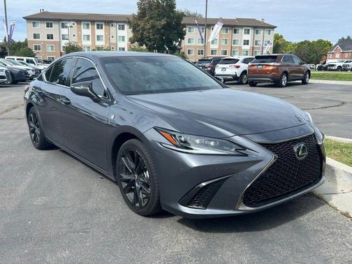 2023 Lexus ES 300h F SPORT Handling