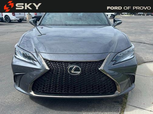 2023 Lexus ES 300h F SPORT Handling