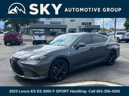 2023 Lexus ES 300h F SPORT Handling