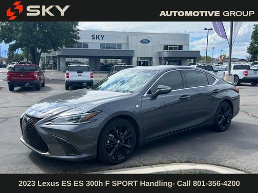 2023 Lexus ES 300h F SPORT Handling