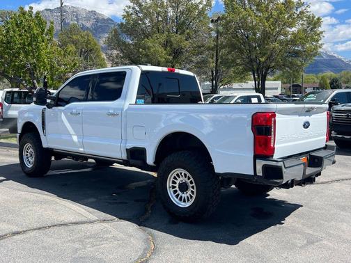 White 2023 Ford F-250 Lariat