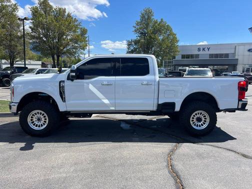 White 2023 Ford F-250 Lariat
