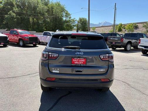 2023 Jeep Compass Latitude Lux