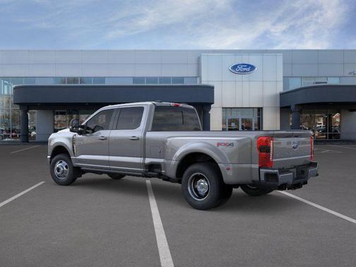 Carbonized Gray Metallic 2026 Ford F-350 Lariat
