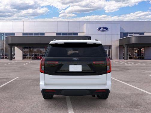 Star White Metallic Tri-Coat 2026 Ford Expedition Tremor