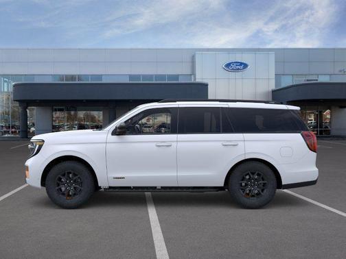 Star White Metallic Tri-Coat 2026 Ford Expedition Tremor