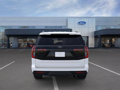 Star White Metallic Tri-Coat 2026 Ford Expedition Tremor