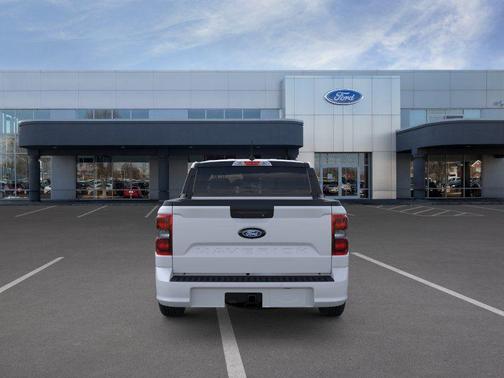 SPACE WHITE METALLIC 2026 Ford Maverick Lobo Standard