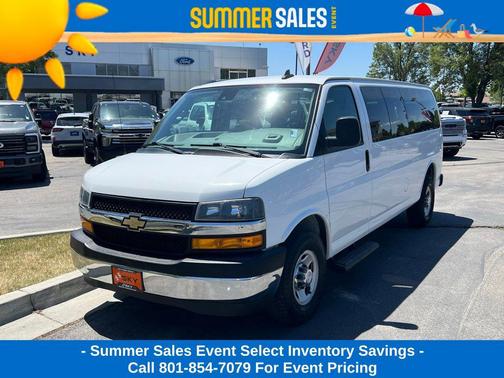 Summit White 2020 Chevrolet Express 3500 RWD 3500 Extended Wheelbase LT