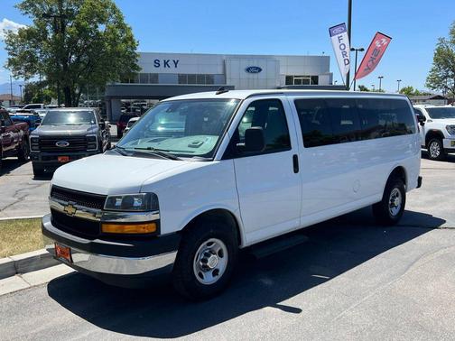Summit White 2020 Chevrolet Express 3500 RWD 3500 Extended Wheelbase LT
