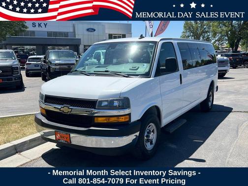 Summit White 2020 Chevrolet Express 3500 RWD 3500 Extended Wheelbase LT