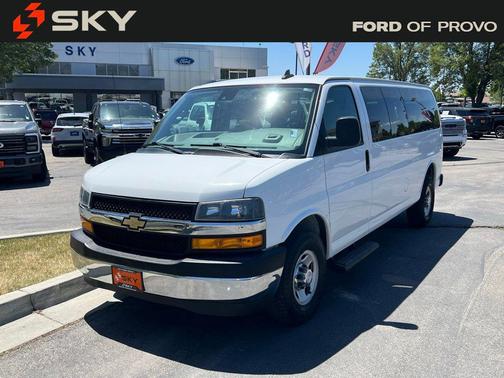 Summit White 2020 Chevrolet Express 3500 RWD 3500 Extended Wheelbase LT