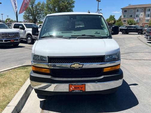 Summit White 2020 Chevrolet Express 3500 RWD 3500 Extended Wheelbase LT