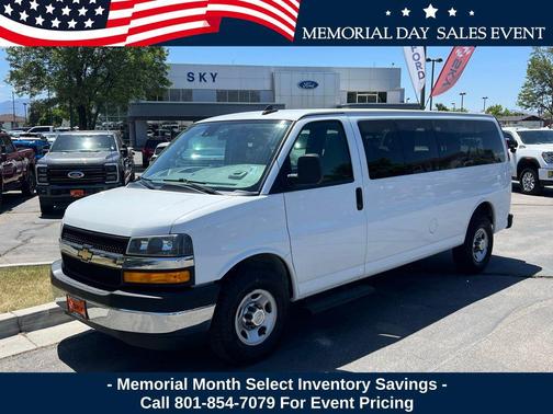 Summit White 2020 Chevrolet Express 3500 RWD 3500 Extended Wheelbase LT