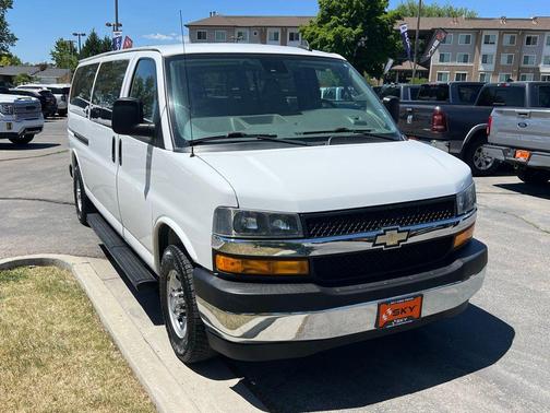 Summit White 2020 Chevrolet Express 3500 RWD 3500 Extended Wheelbase LT