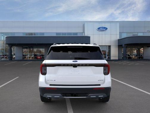 Star White Metallic Tri-Coat 2026 Ford Explorer Active w/200A Pkg