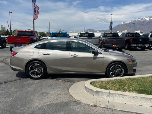 Mineral Gray Metallic 2022 Chevrolet Malibu FWD LT