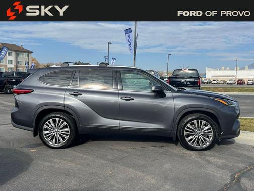 2022 Toyota Highlander Platinum