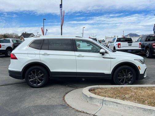 White 2024 Volkswagen Tiguan 2.0T SE 4MOTION