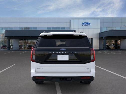 Star White Metallic Tri-Coat 2026 Ford Expedition Max Active 4x4
