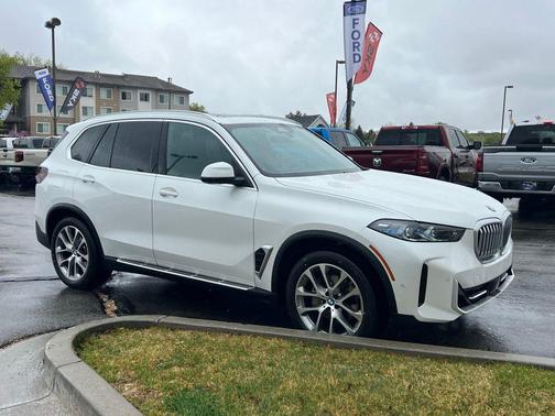 Mineral White Metallic 2024 BMW X5 xDrive40i