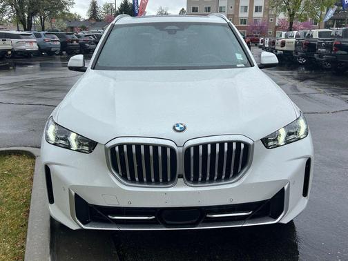 Mineral White Metallic 2024 BMW X5 xDrive40i