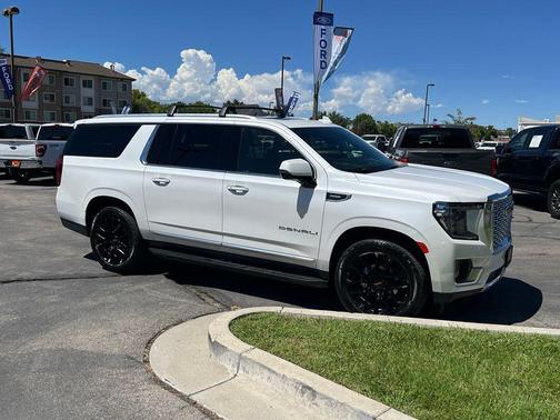 White Frost Tricoat 2023 GMC Yukon XL Denali
