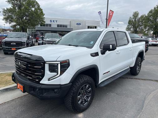 Summit White 2024 GMC Sierra 1500 AT4X