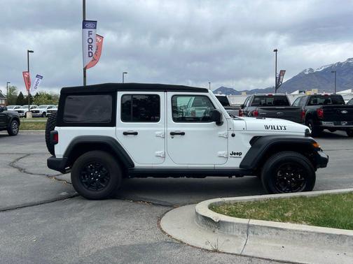 Bright White Clearcoat 2020 Jeep Wrangler Unlimited Willys 4X4