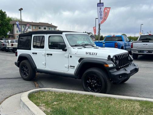 Bright White Clearcoat 2020 Jeep Wrangler Unlimited Willys 4X4