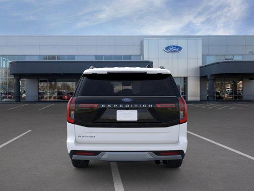 Star White Metallic Tri-Coat 2026 Ford Expedition Platinum