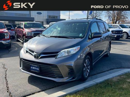 2020 Toyota Sienna LE