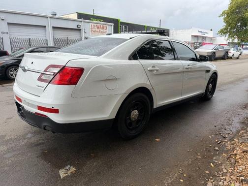 Oxford White 2014 Ford Sedan Police Interceptor Base