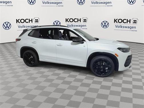 2025 Volkswagen Tiguan 2.0T SE R-Line Black
