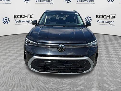Deep Black Pearl Effect 2025 Volkswagen Taos 1.5T SEL